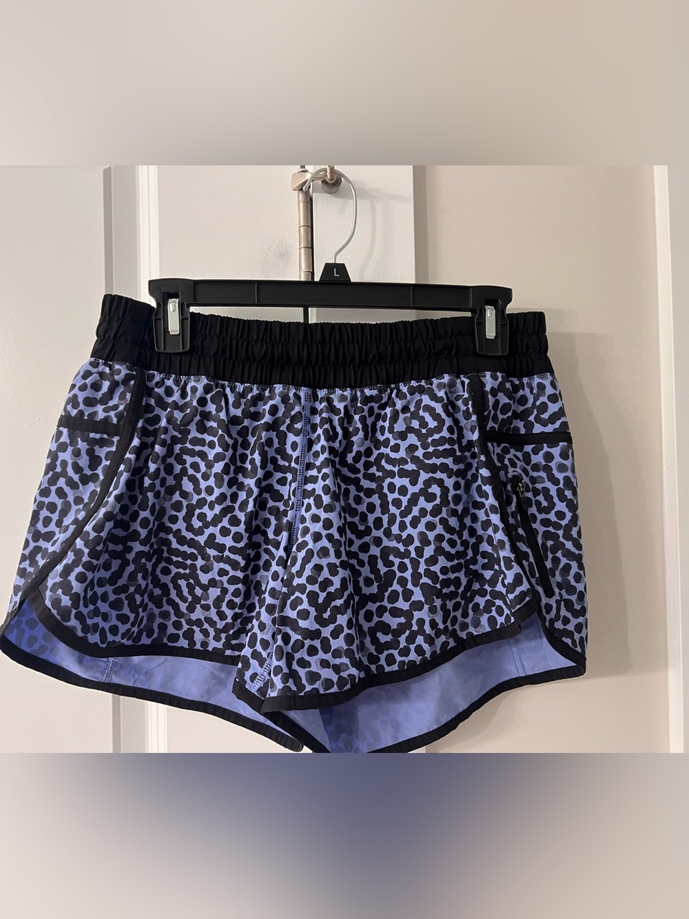 lululemon athletica Ace Dot Tracker shorts lavender black size 10
